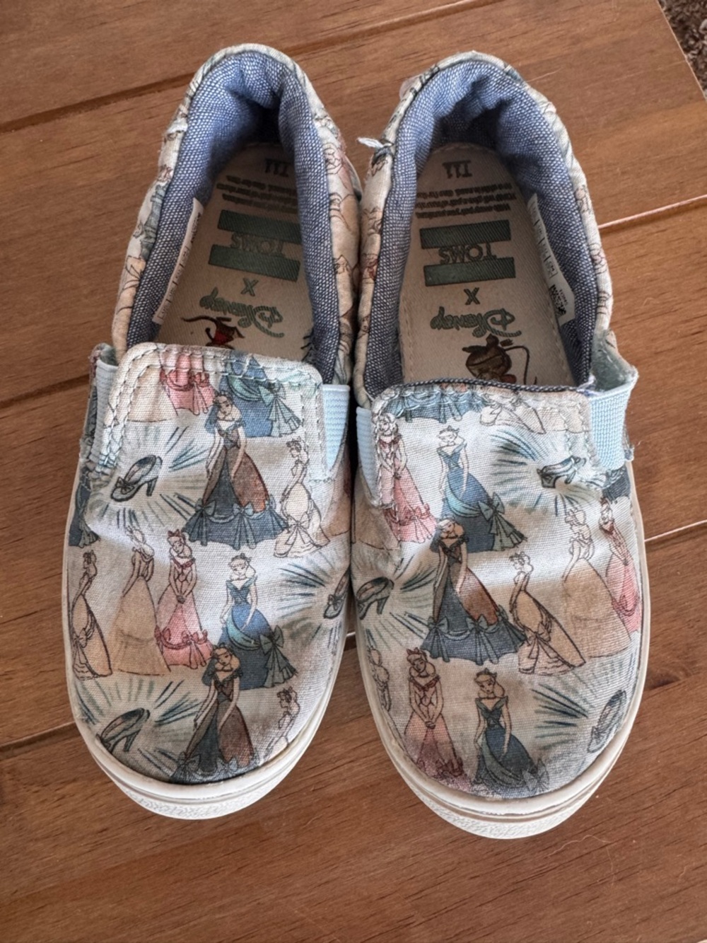Disney TOMS Cinderella